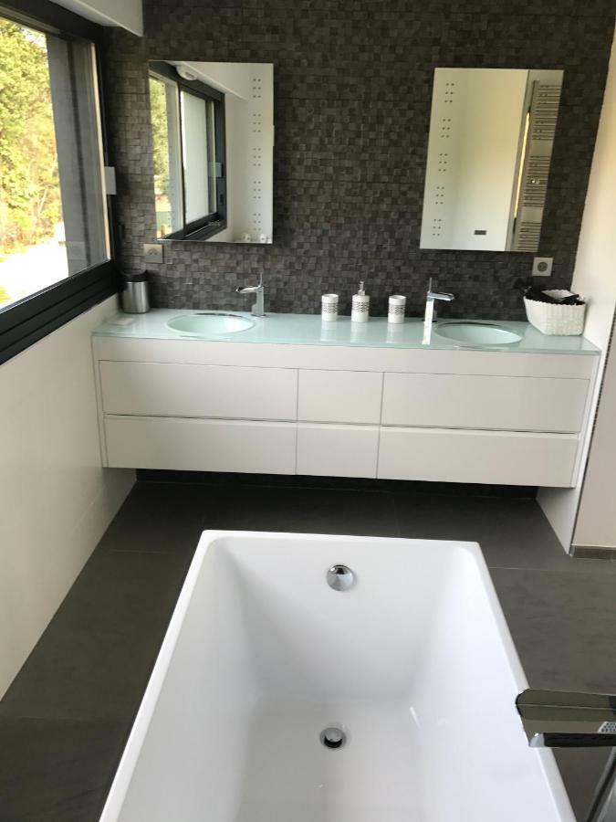 D'exception, Piscine, Vue Mer, A 100m * Ajaccio (Corsica)